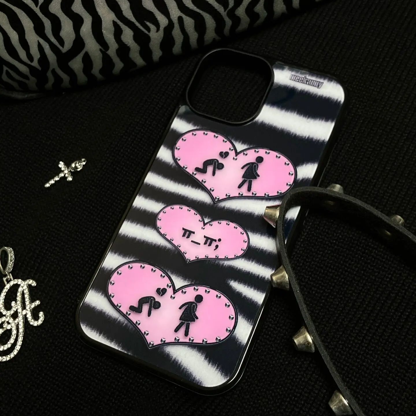 Niche Personality Ins Black an - Phone Cases Customized review and price