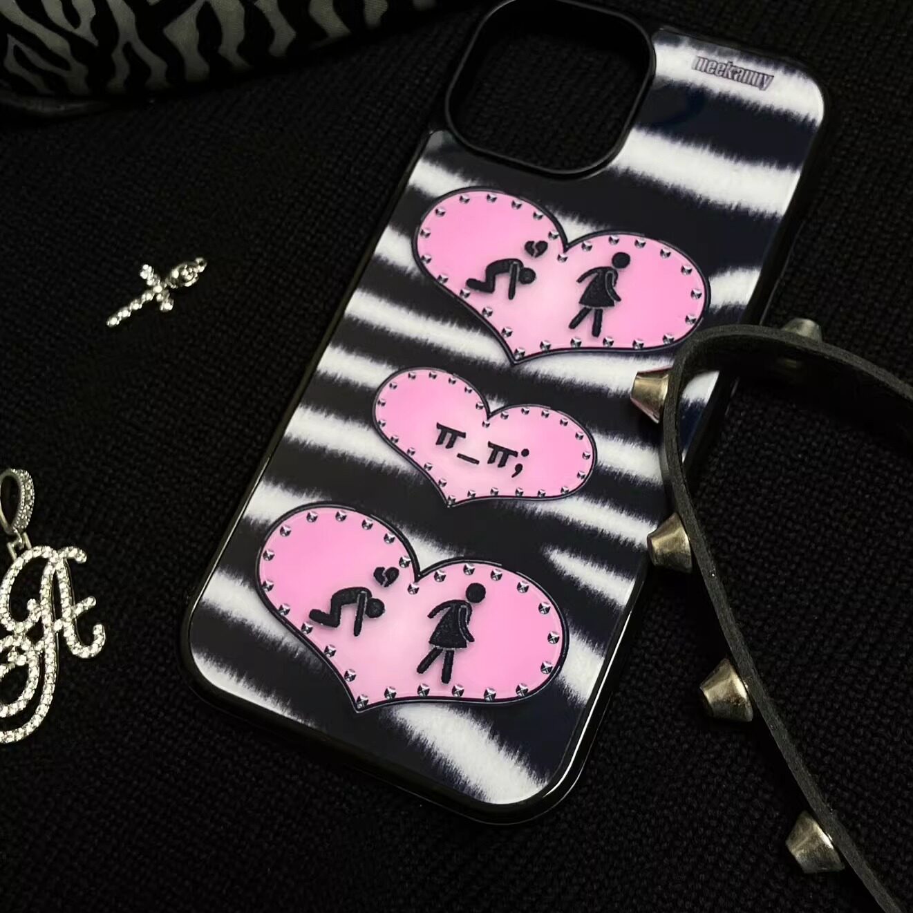 Niche Personality Ins Black an - Phone Cases Customized review and price